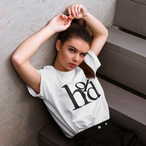 Modebewusstes Mädchen, elegantes Erscheinungsbild, heißer Stil