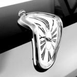 Dekorative schmelzende Uhr