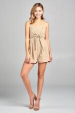 Sommerlicher Damen-Jumpsuit mit vorn gebundenem Top