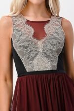 Burgunderrotes Maxikleid mit eleganter Spitze, Modetrend