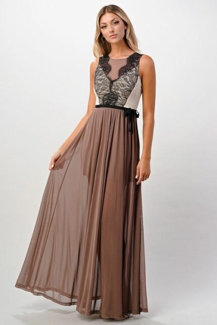 Burgunderrotes Maxikleid mit eleganter Spitze, Modetrend