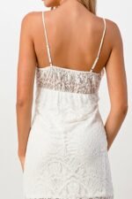 Elegantes Maxikleid, weiß, mit Frontschlitz und Spitze