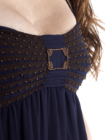 Modisches Abendkleid mit goldenen Detail