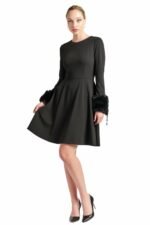 Schwarzes Kleid Caroline - Damenkleid aus Krepp mit ausgestelltem Schnitt