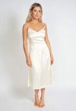 Luxuriöses Satin Slip Kleid von Léonie One - Perlenbesetz