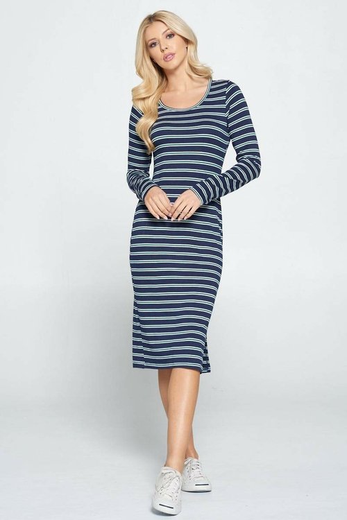 Locker sitzendes Midi-Kleid mit Streifen und Schlitz