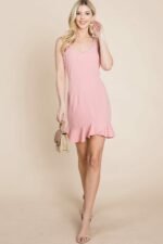 Schickes Partykleid in Pink mit Spaghetti-Trägern und engem Schnitt