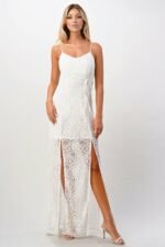 Sommerliches Maxikleid in Weiß mit Frontschlitz und Spitze