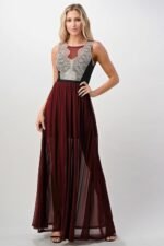 Modisches Maxikleid in Burgunderrot mit edler Spitze, elegante Mode