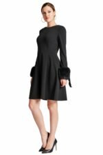 Schwarzes Kleid Caroline - Damenkleid aus Krepp mit ausgestelltem Schnitt