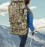 Trekking-Rucksack, Campingplatz im Wald, Outdoor-Ausrüstung